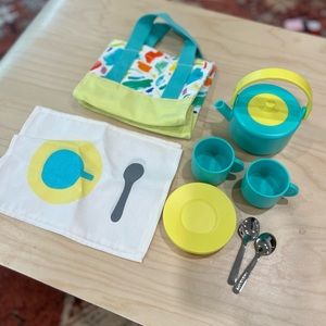 Lovevery Pinkies Up Picnic Set